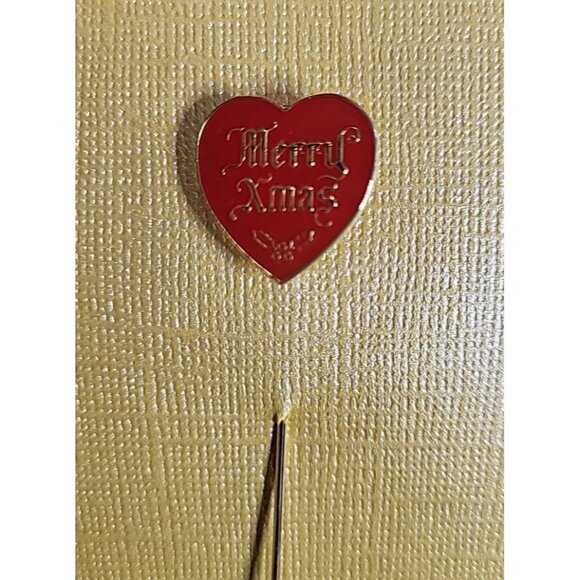 Vintage Red Heart Holly Script Merry Xmas Gold Tone Lapel/Hat Pin .75" x 2.5" - Picture 5 of 7
